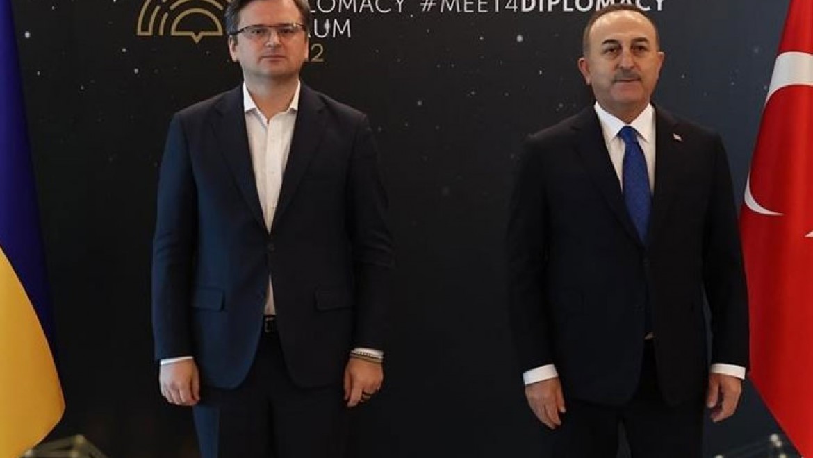 Dışişleri Bakanı Çavuşoğlu, Ukraynalı mevkidaşı Kuleba ile telefonda görüştü