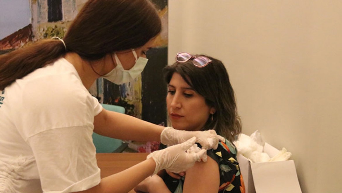 30 yaş üzeri vatandaşlar, yarından itibaren Kovid-19 aşı randevularını alabilecek