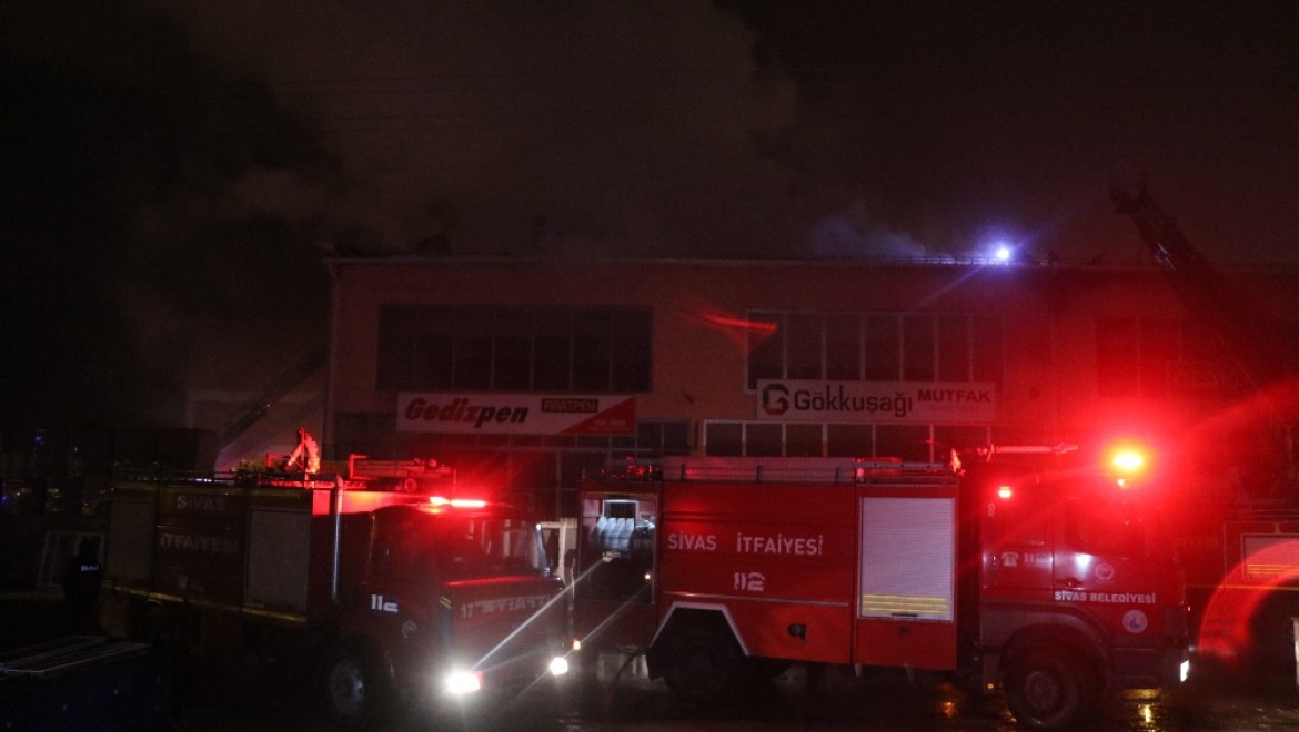 Sivas'ta sanayi sitesinde korkutan yangın