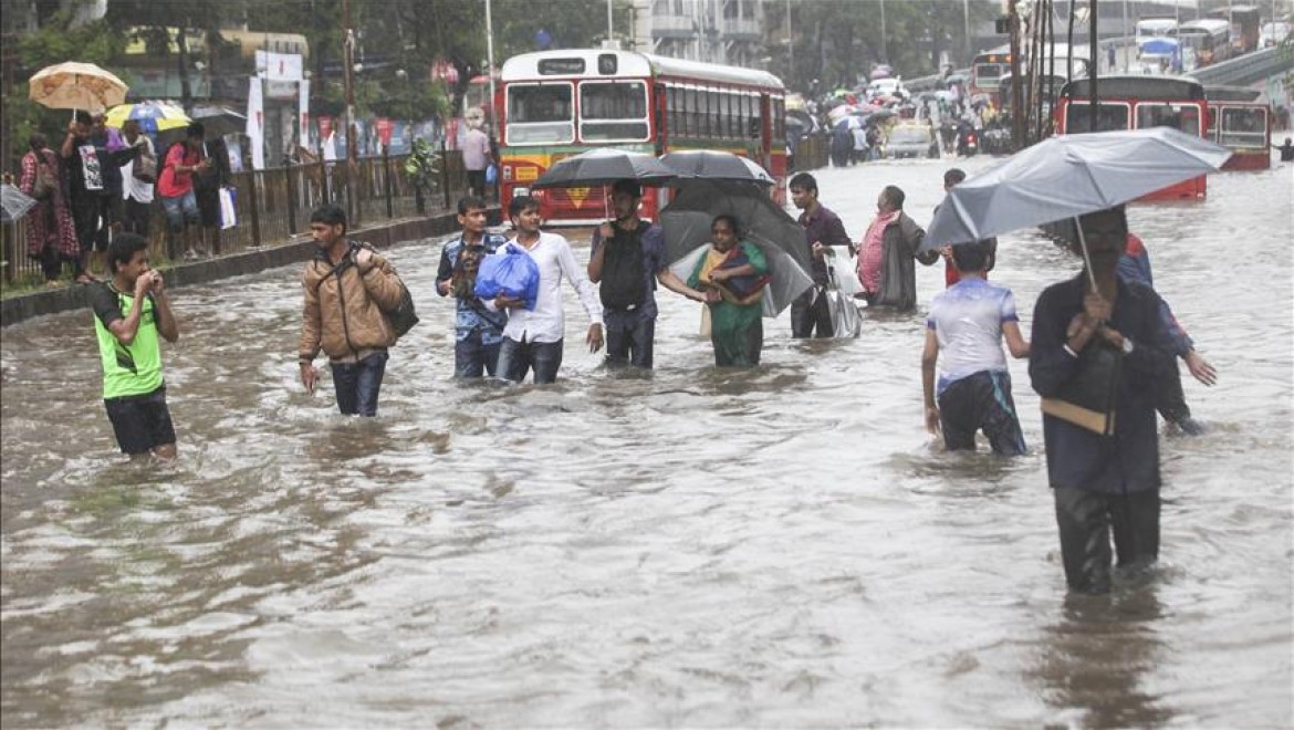Hindistan'da Sel Felaketi: 17 Ölü