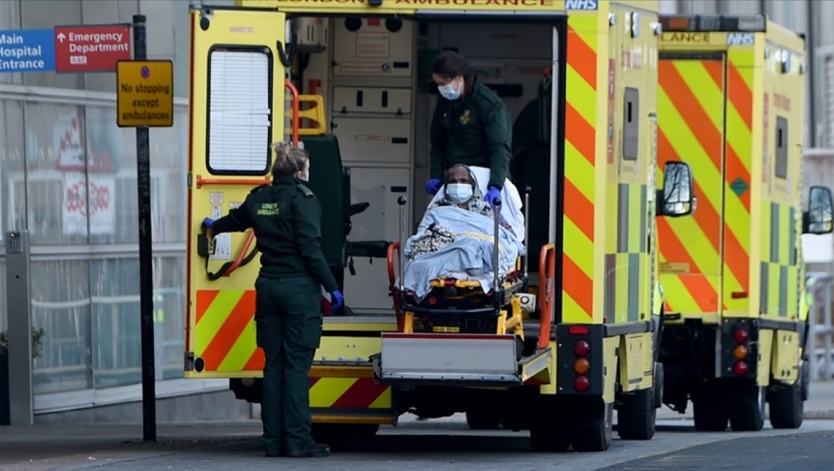 İngiltere'de Kovid-19 nedeniyle son 24 saatte 323 kişi hayatını kaybetti
