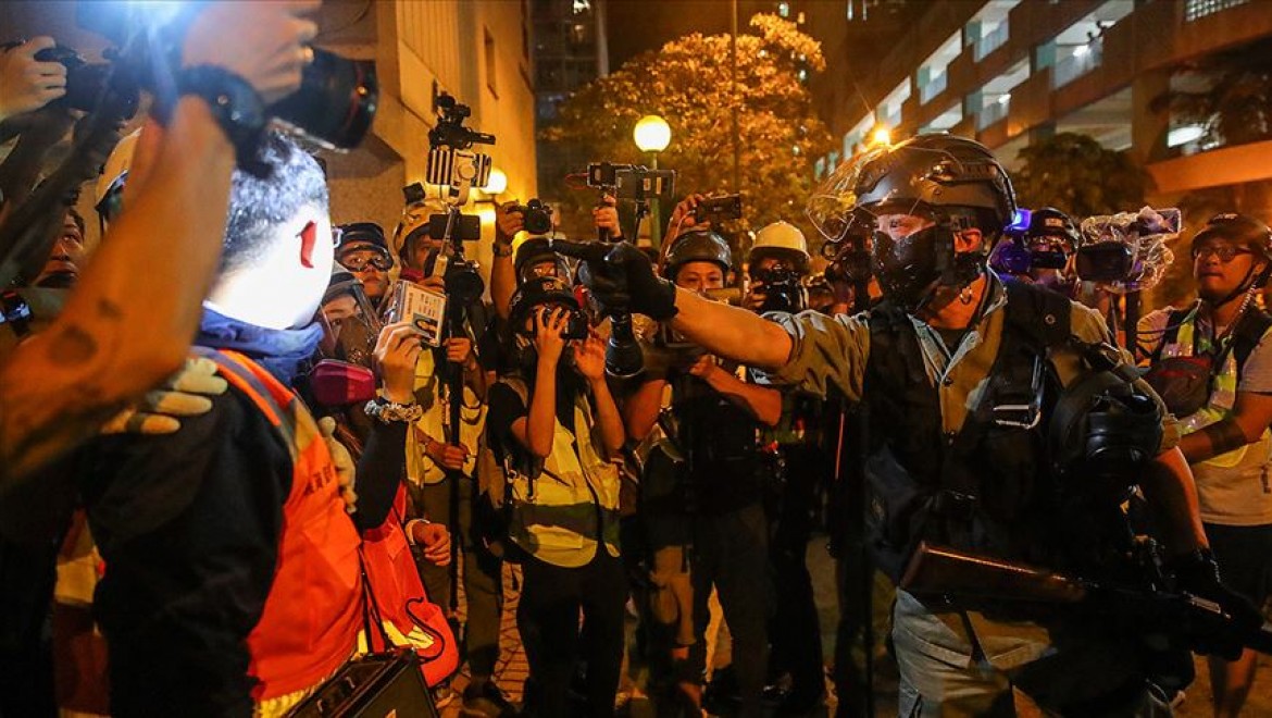 Hong Kong'da protestolarda 'uzaktan kumandalı patlayıcı' kullanıldı