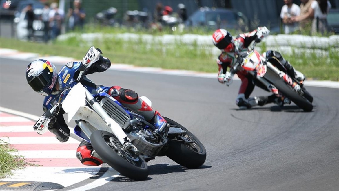 Milli motosikletçi Razgatlıoğlu, İngiltere yarışının yeni bir başlangıç olmasını istiyor