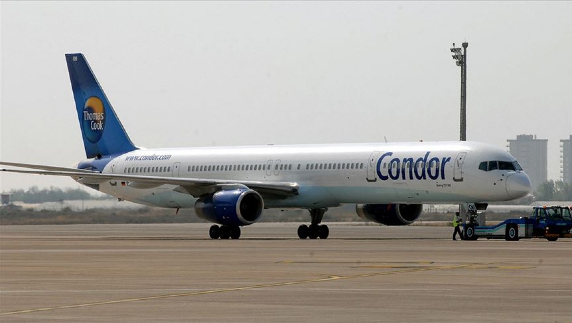 Polonyalı LOT Alman tatil hava yolu Condor'u satın alıyor
