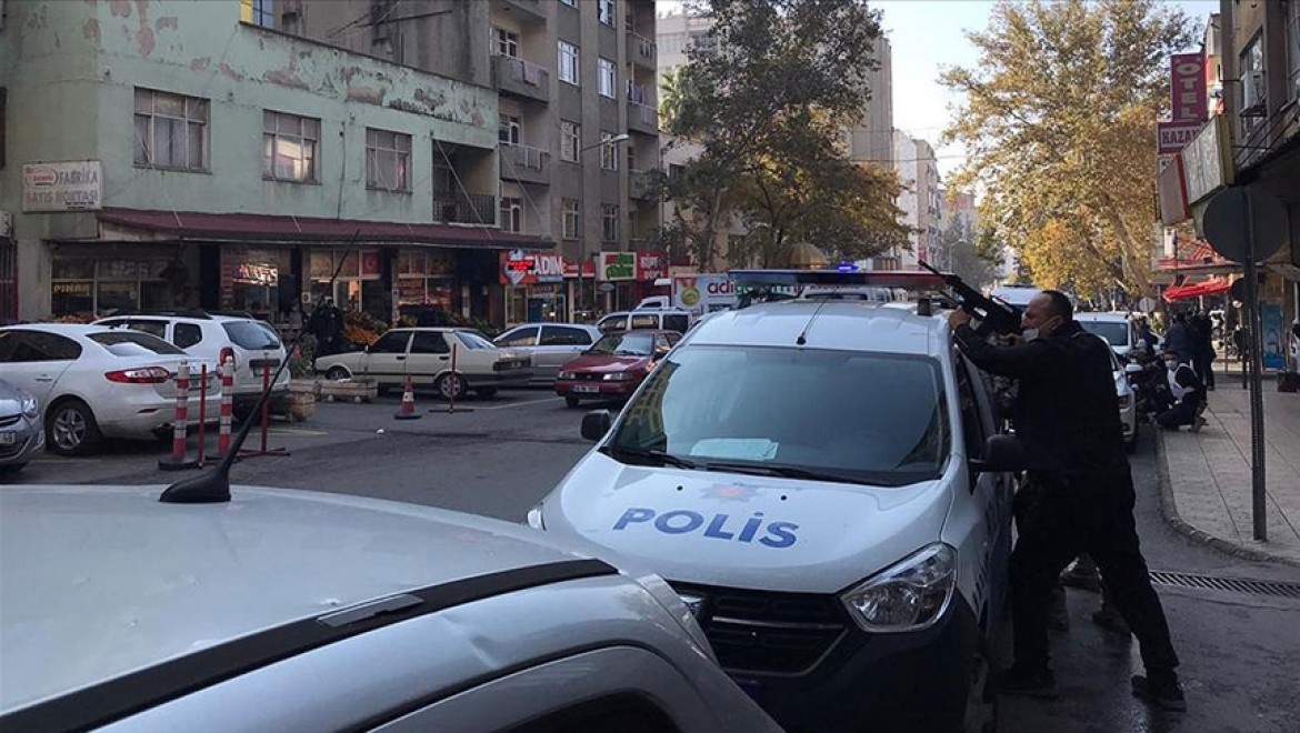 Kahramanmaraş'ta ihbara giden polis ekibine silahla ateş edildi