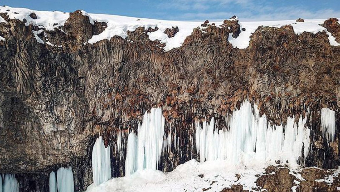 Diyadin Kanyonu'nda 30 Metrelik Buz Sarkıtları