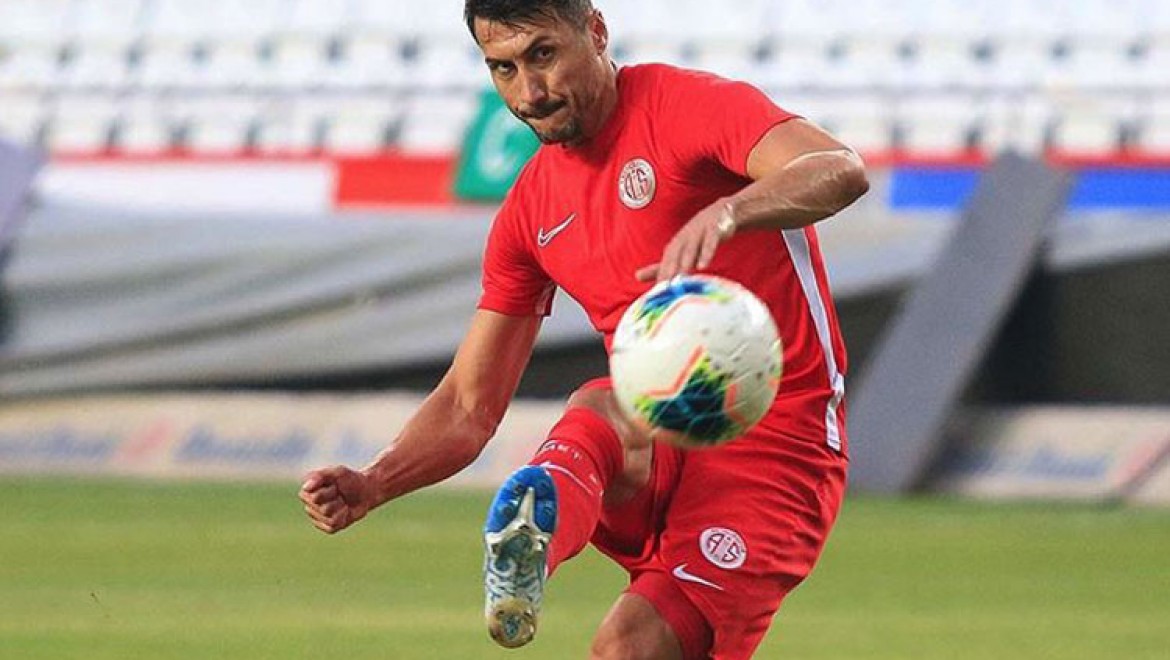 Antalyasporlu Jahovic penaltılardan attığı gollerle 'gol krallığı' yarışında iddiasını sürdürüyor