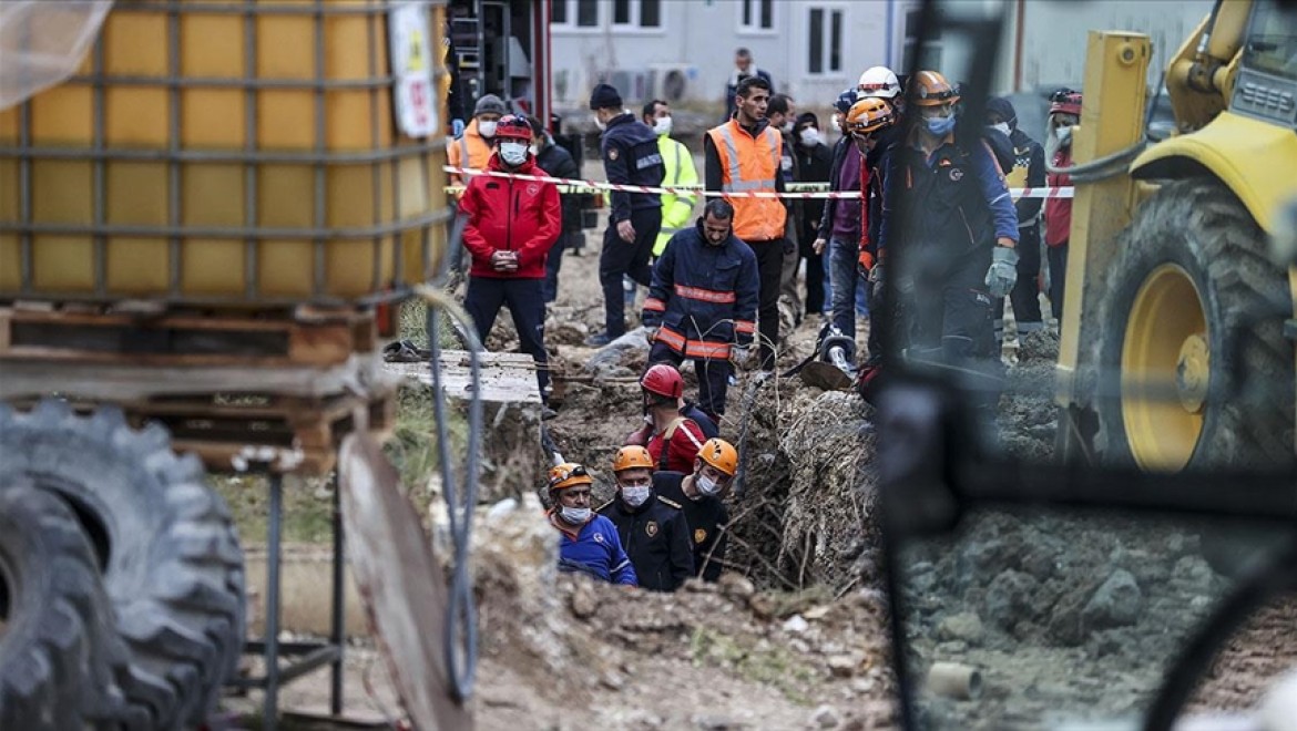 Başkentte inşaat alanında toprak kayması sonucu 2 işçi hayatını kaybetti