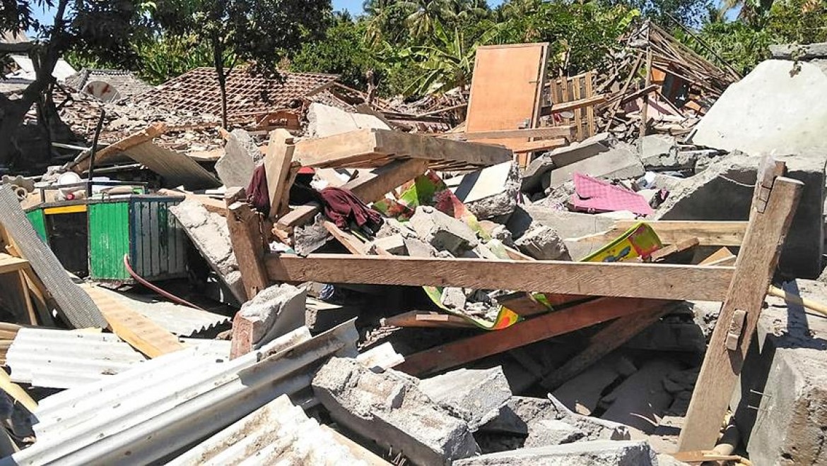 Endonezya'daki Depremlerde 506 Kişi Yaşamını Yitirdi