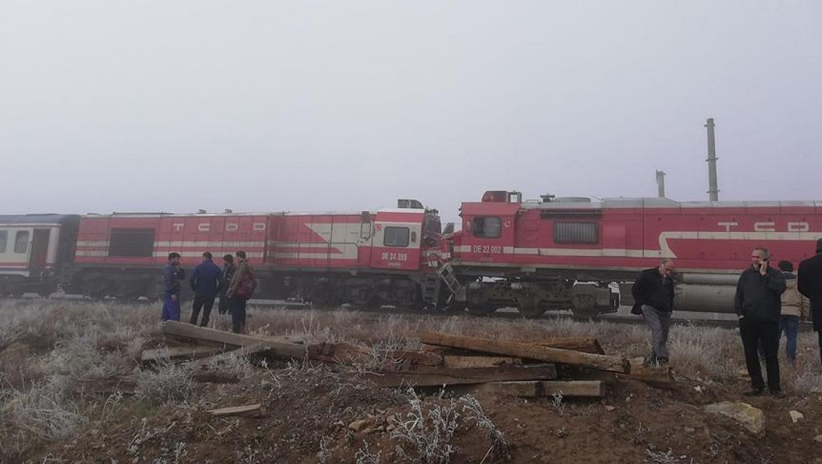 Sivas'ta 2 Tren Çarpıştı: Çok Sayıda Yaralı Var