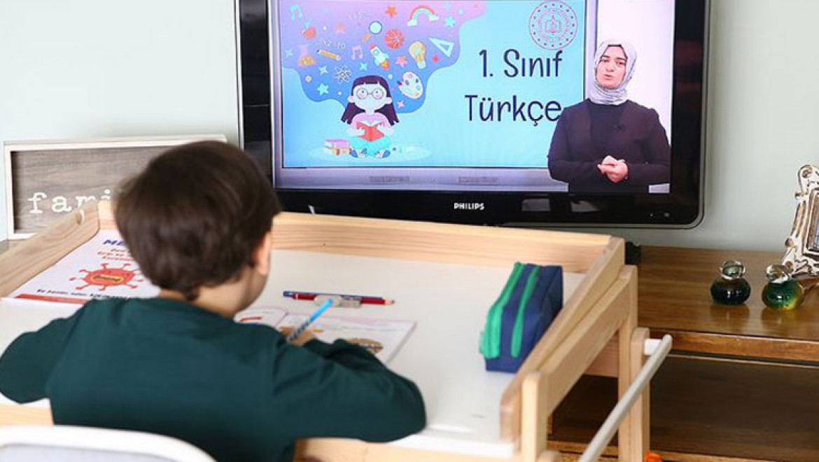 Türkiye koronavirüs salgınında ulusal çapta uzaktan eğitim veren 2 ülkeden biri oldu