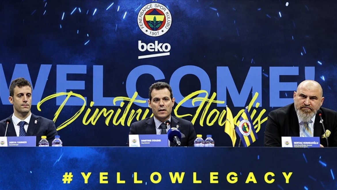 Fenerbahçe Beko'da başantrenörlüğe getirilen Itoudis için imza töreni düzenlendi