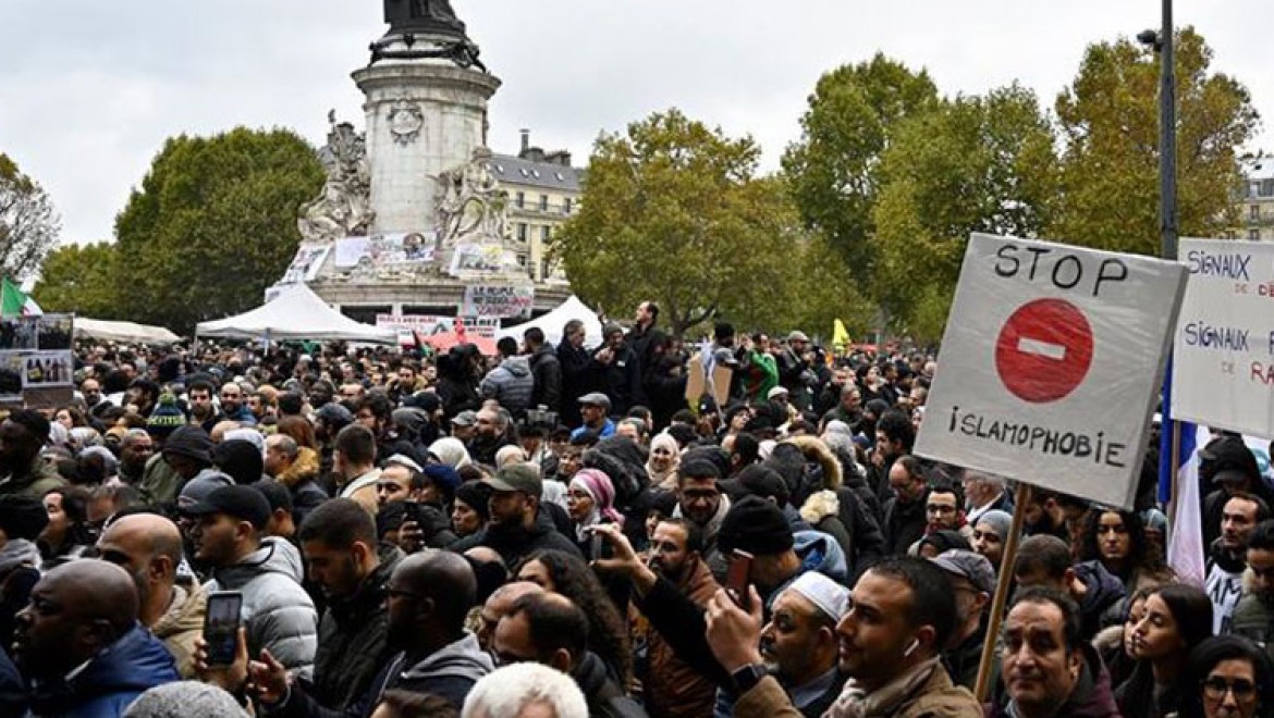 İslam dünyası, Hazreti Muhammed'e hakareti destekleyen Fransa'ya karşı tek ses oldu