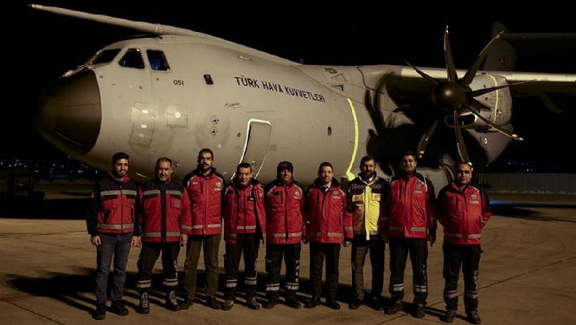 Somali'deki yaralıları Türkiye'ye getirecek sağlık ekibi uçakla Mogadişu'ya gitti