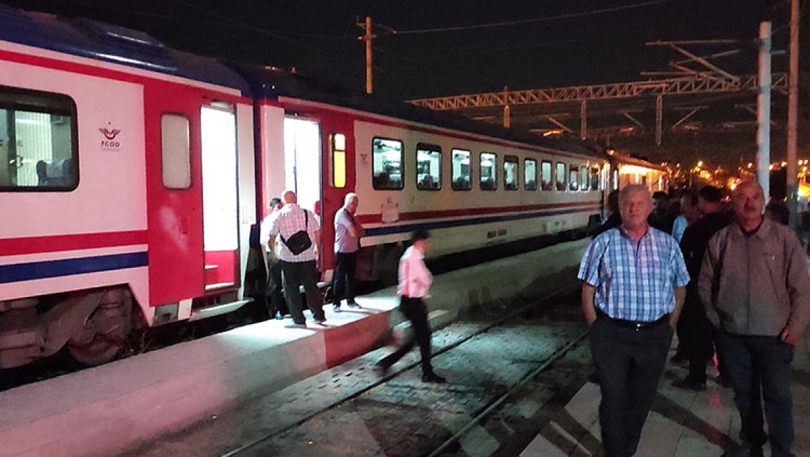 Doğu Ekspresi'nin vagonu Yozgat'ta raydan çıktı