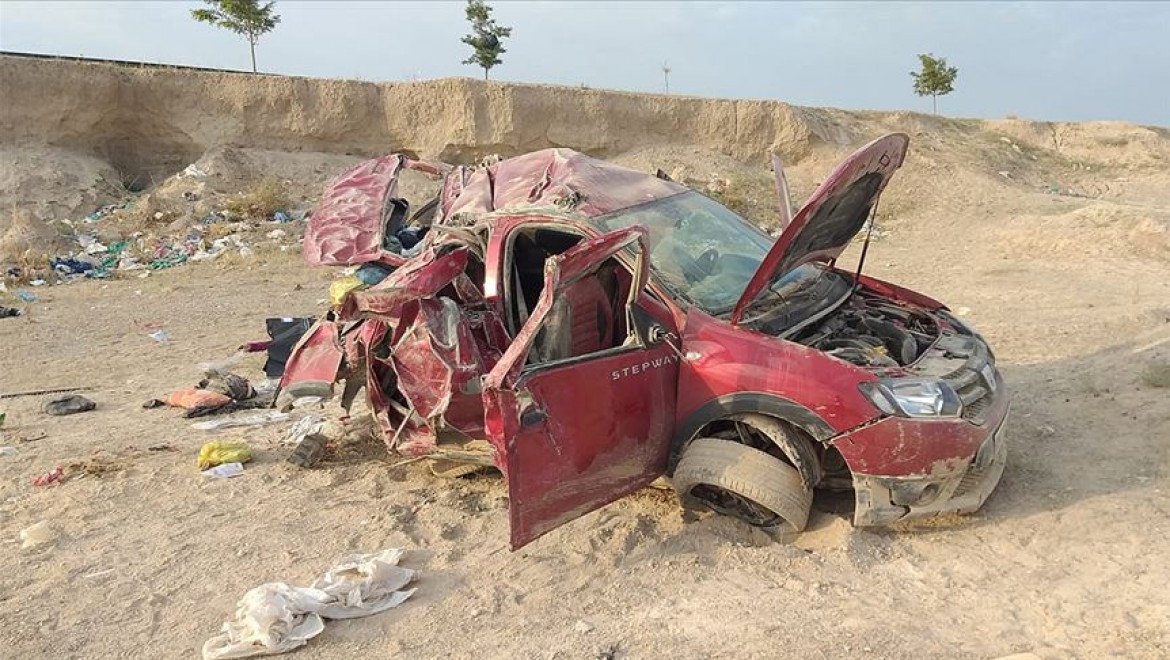 Aksaray'da otomobil devrildi: 3 ölü