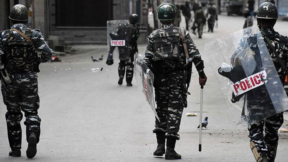 Cammu Keşmir'de güvenlik güçleriyle direnişçiler arasında çatışma