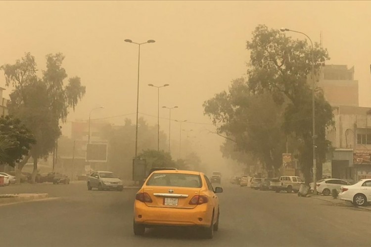 Irak Sağlık Bakanlığı: Kum fırtınası nedeniyle 4 bin kişi hastanelere kaldırıldı
