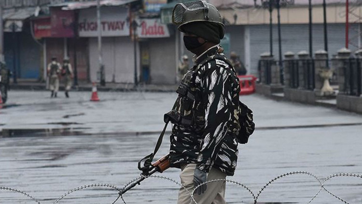 Kovid-19 vakalarının bir milyona yaklaştığı Hindistan'da sokağa çıkma yasakları geri geldi