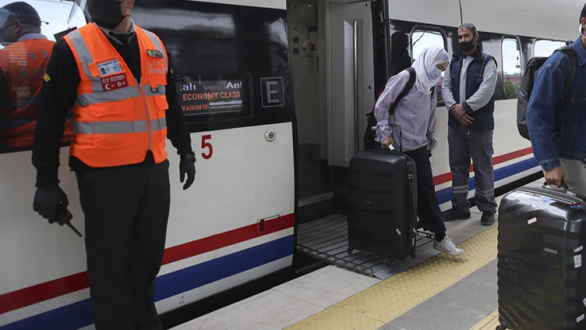 İstanbul'a yılın ilk 5 ayında hızlı trenle 1,1 milyondan fazla yolcu geldi