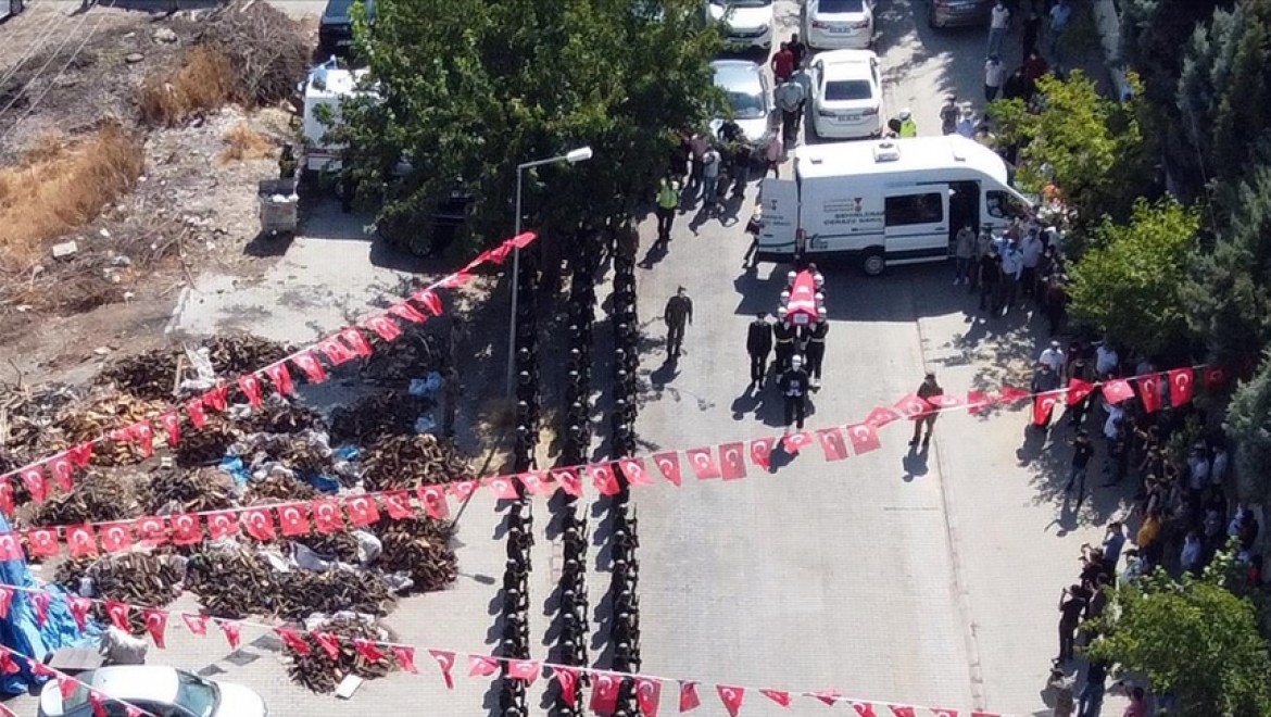 Şehit Uzman Çavuş Ramazan Demir Kahramanmaraş'ta son yolculuğuna uğurlandı