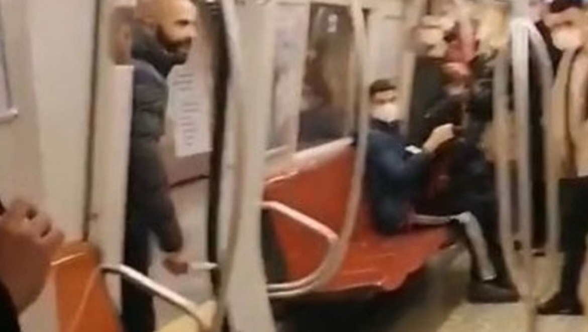 Metroda kadın yolcuya bıçak çekip hakaret eden şüpheli yakalandı