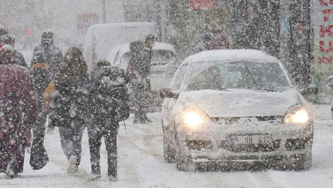 Van'da yoğun kar nedeniyle kriz merkezi kuruldu