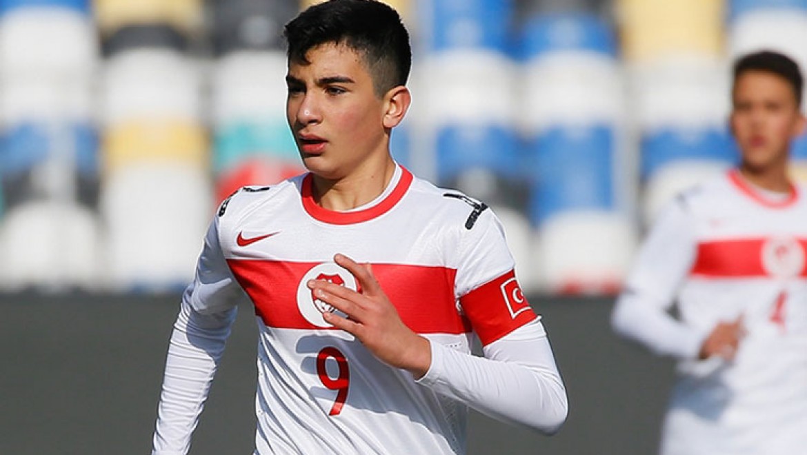 İzmir Cumhuriyet Başsavcılığından, Fethi Sekin'in futbolcu oğlu Burak Tolunay Sekin'e tebrik