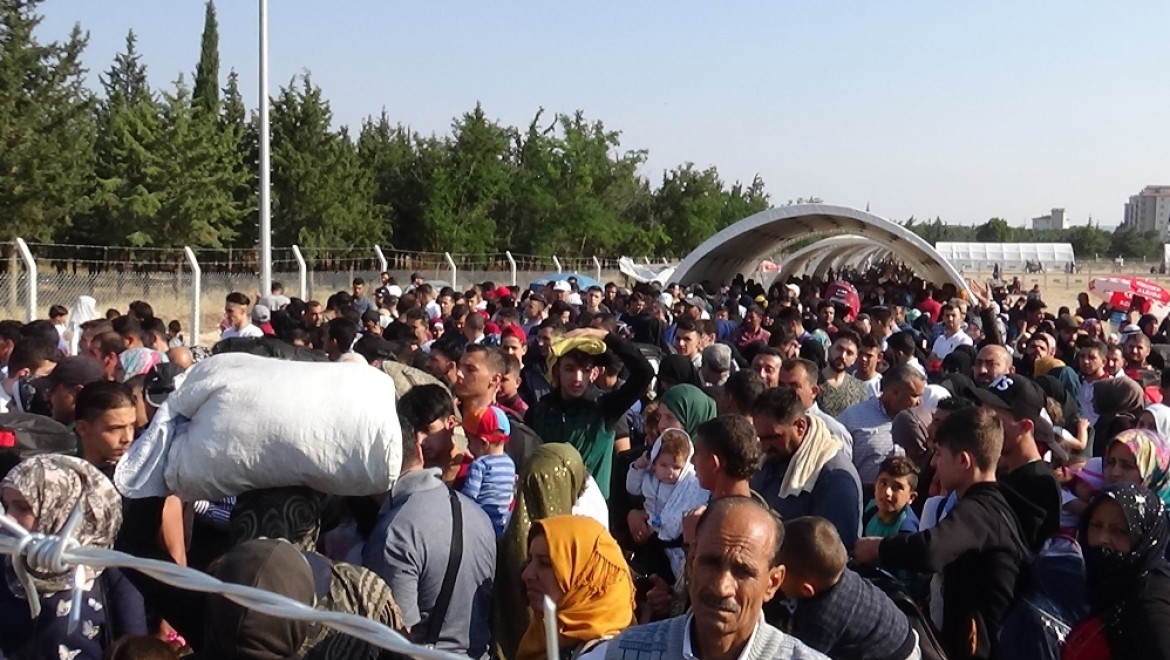 Memleketlerine Dönmek İsteyen Suriyeliler İzdihama Neden Oldu