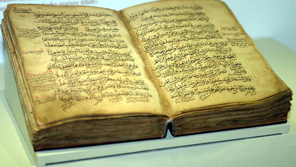 Sekiz asırlık el yazması Kur'an-ı Kerim