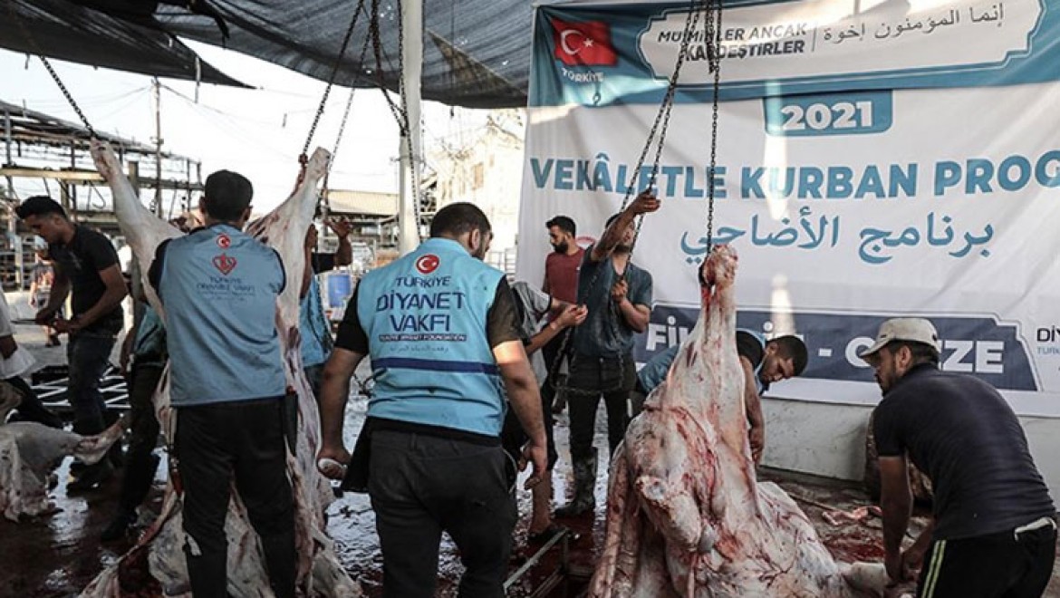 Gazze'de Türkiye Diyanet Vakfının desteğiyle kesilen kurbanların etleri yoksul ailelere dağıtılacak