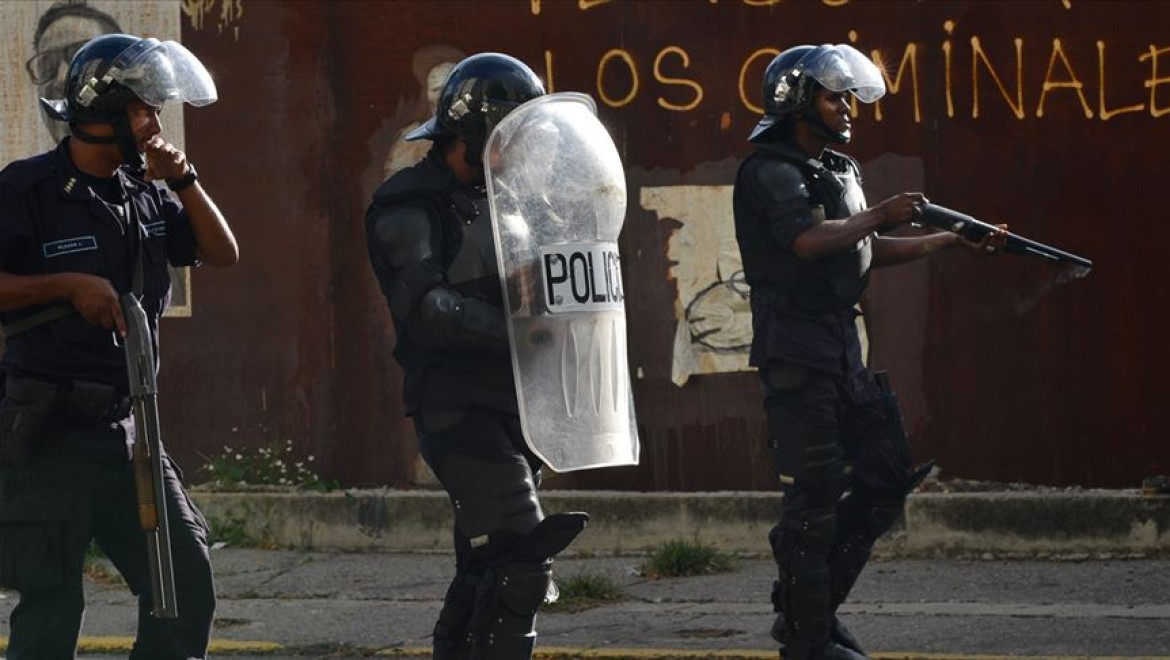 Venezuela'da mahkumlar ve polis çatıştı: 23 ölü