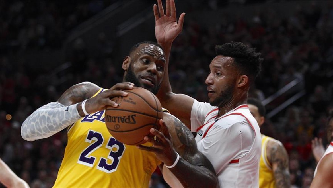 LeBron Triple-Double Yaptı ,Lakers Kazandı