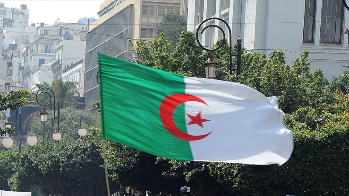 Cezayir Cumhurbaşkanı'nın Danışmanı Şeyhi, Macron'un Cezayir ile ilgili sözlerine sert tepki gösterdi