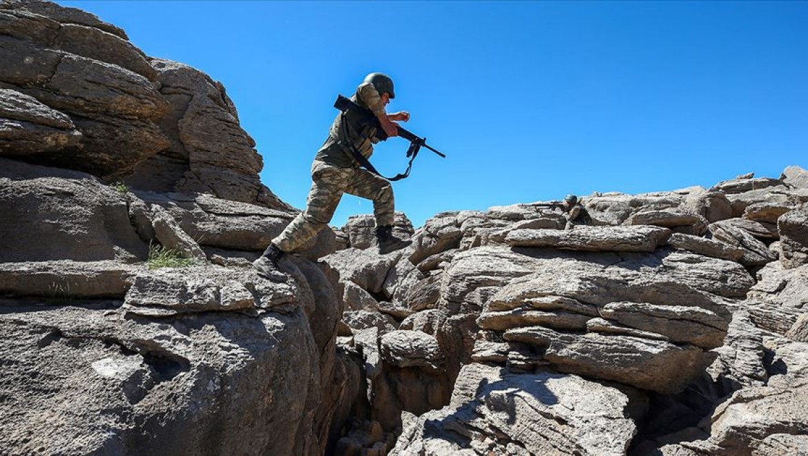 Diyarbakır'da 3 PKK'lı terörist etkisiz hale getirildi