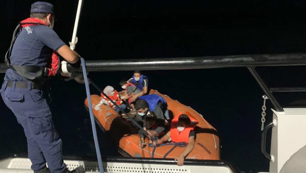 Muğla'da Türk kara sularına itilen 6 sığınmacı kurtarıldı