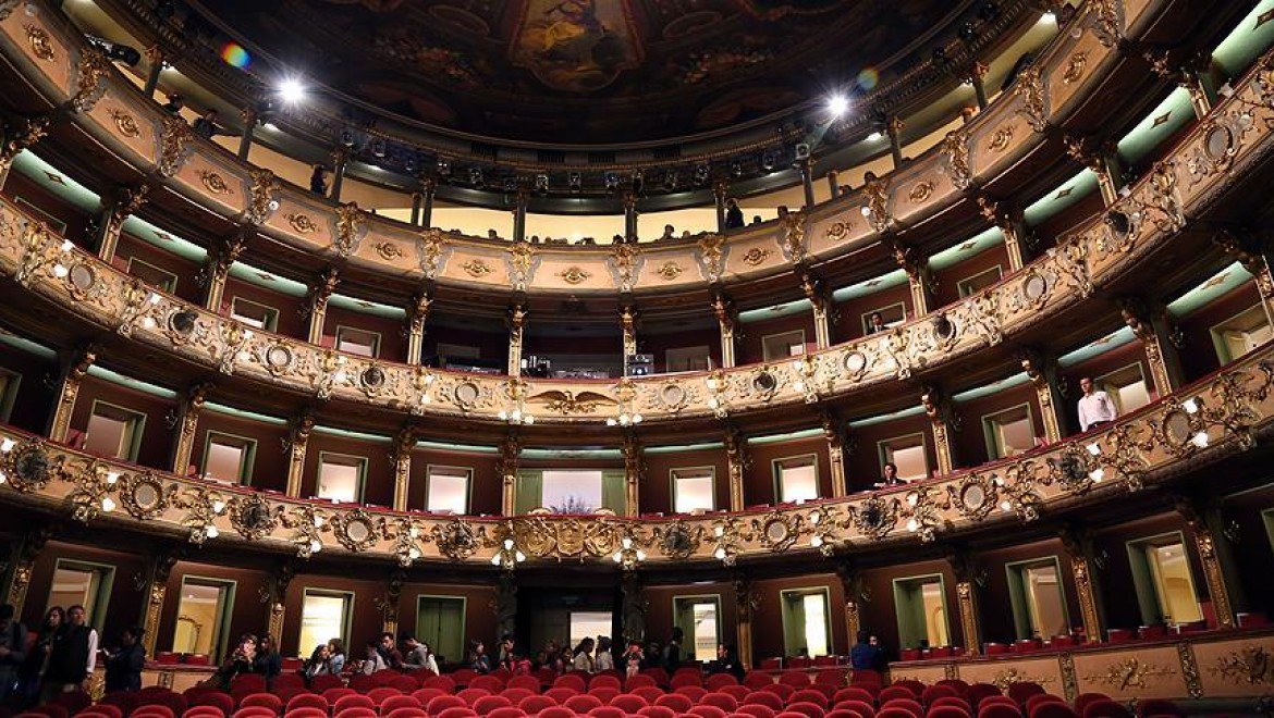 Güney Amerika'nın tarihi Colon Tiyatrosu ilgi çekiyor
