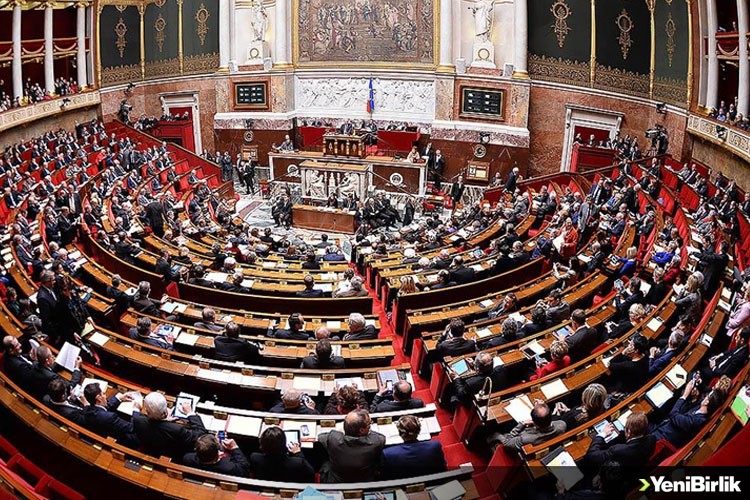 Fransa'da mecliste salt çoğunluğu kaybeden hükümetin 