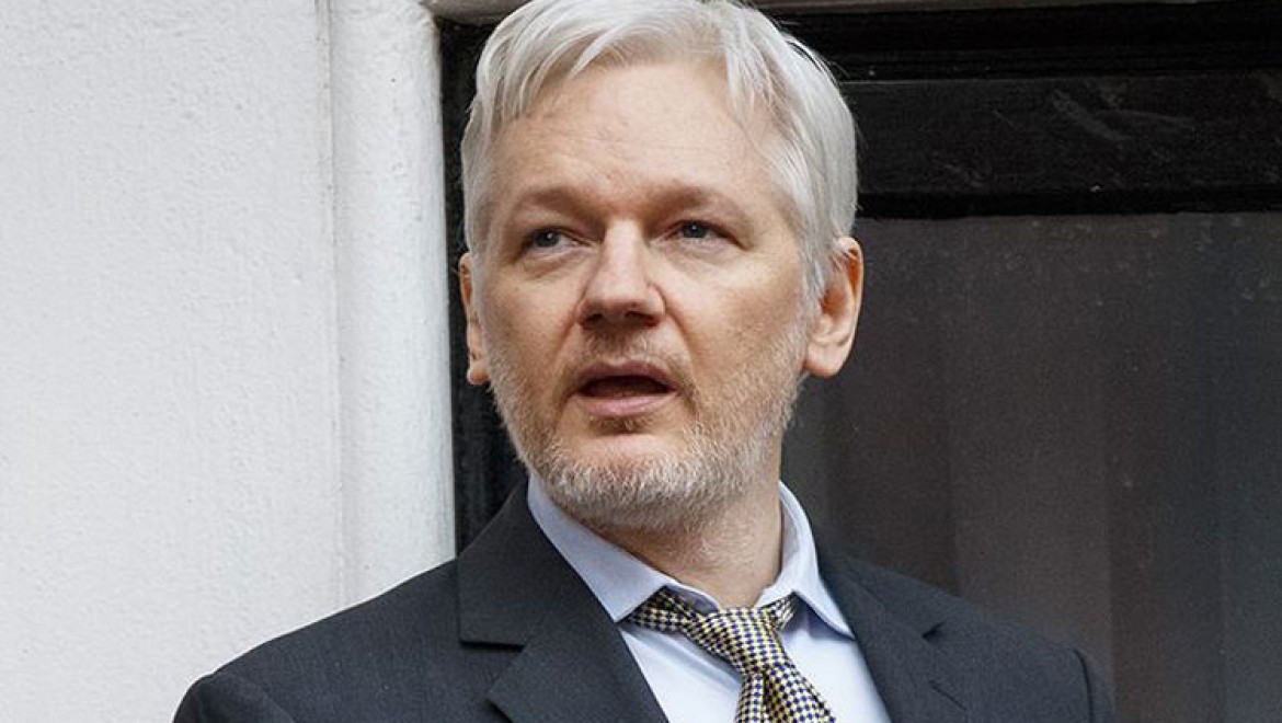 Assange ABD'ye iade davasında hakim karşısına çıktı