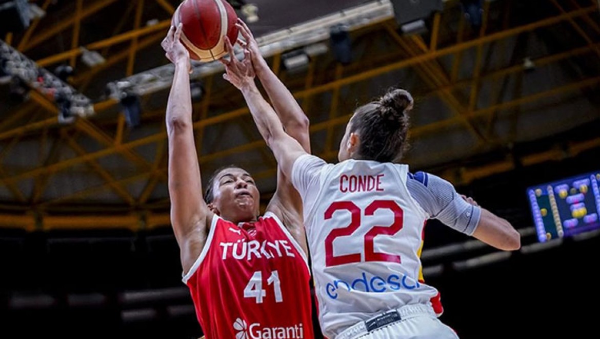 A Milli Kadın Basketbol Takımı, hazırlık maçında İspanya'ya 75-41 yenildi