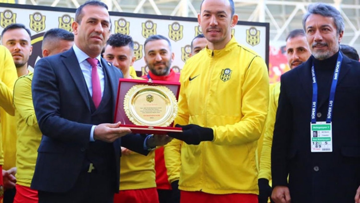 Yeni Malatyasporlu Umut Bulut, Süper Lig'de 504. maçına çıkarak tarihe geçti