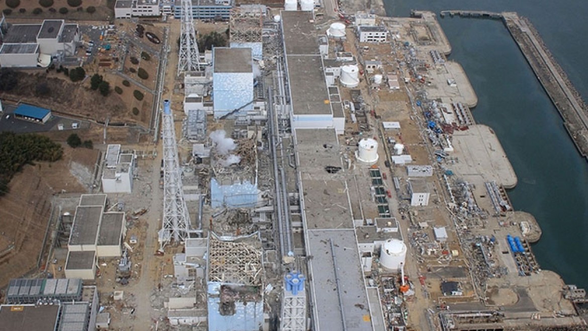 Japonya'da Fukuşima Dai-içi'de radyoaktif suyu koruyan 53 tank yerinden oynadı