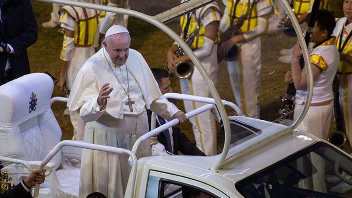 Papa'ya yakın piskoposa taciz suçlamasıyla uluslararası yakalama talebi