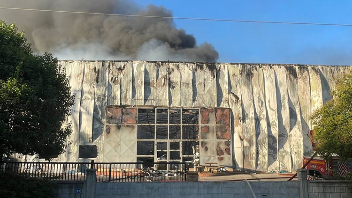 Antalya'da gıda fabrikasında yangın çıktı