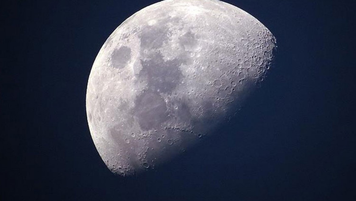 Ay'ın Karanlık Yüzünü Keşfetmek İçin Çüeçiao İletişim Uydusunu Gönderdiler