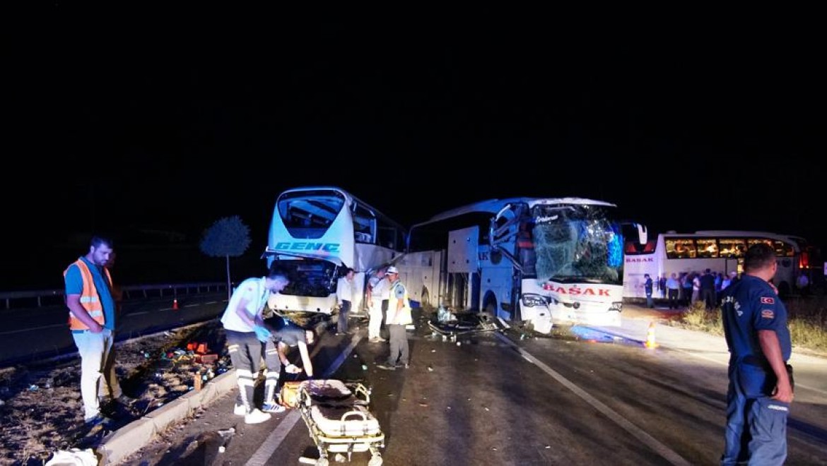 Yolcu Otobüsleri Çarpıştı: 13 Yaralı