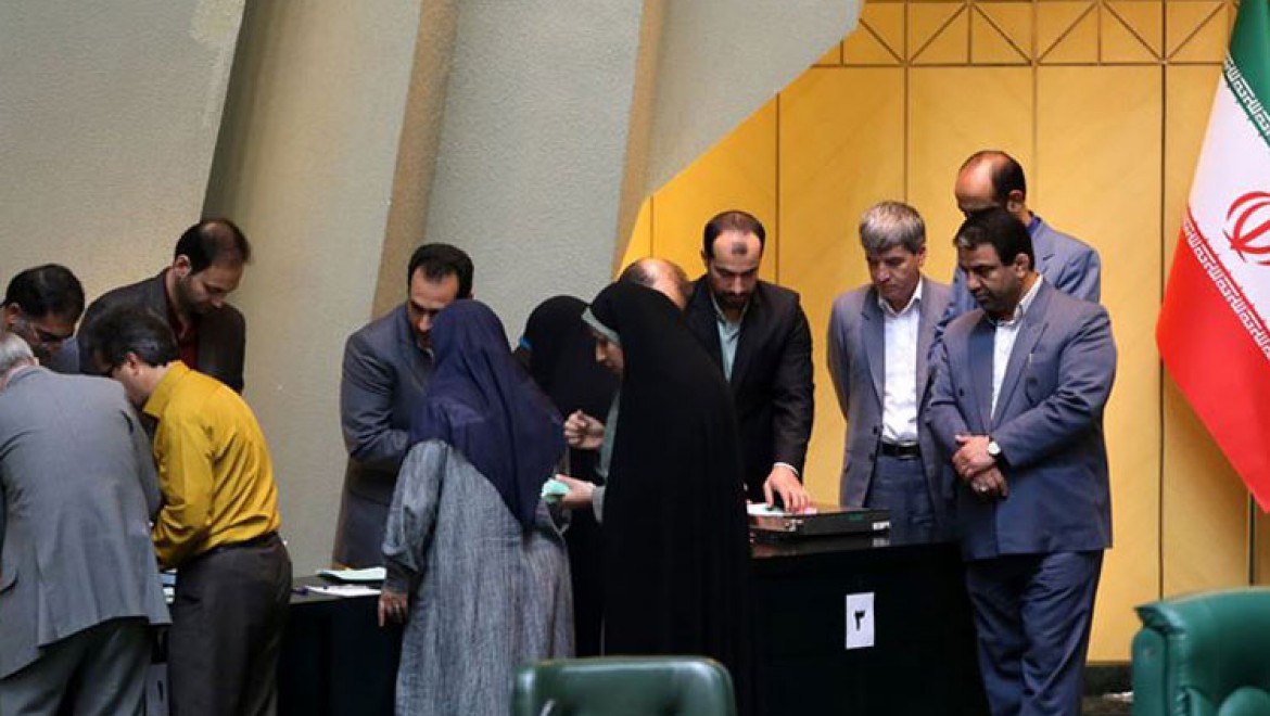 İran'da reformistler seçimleri boykot etmeyi tartışıyor