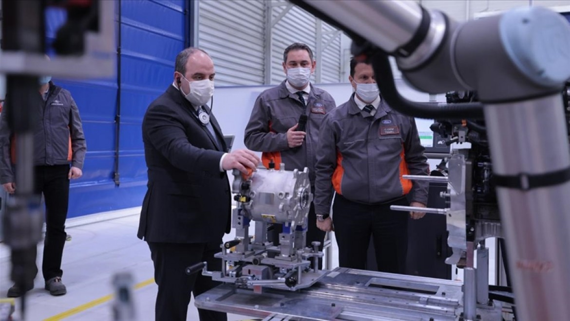 Sanayi ve Teknoloji Bakanı Varank, Ford Otosan'ın Kocaeli'deki fabrikalarını ziyaret etti