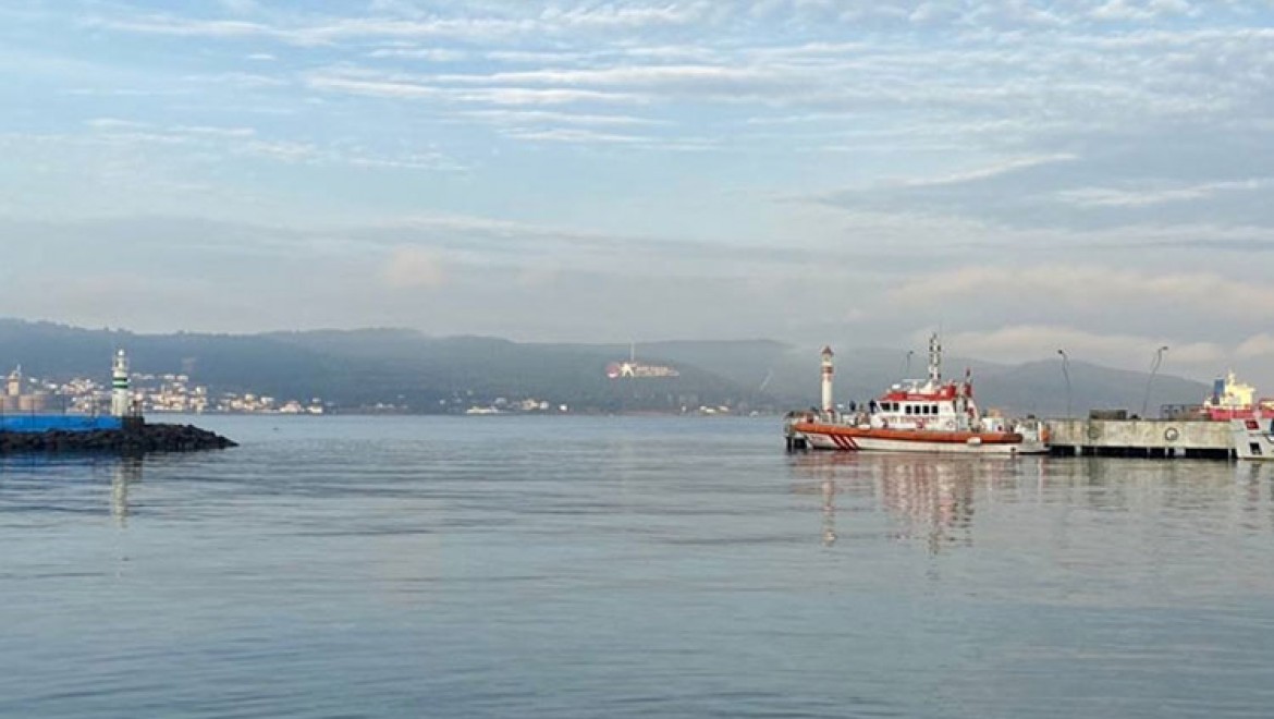 Çanakkale Boğazı'nda yoğun sis nedeniyle gemi trafiği durduruldu