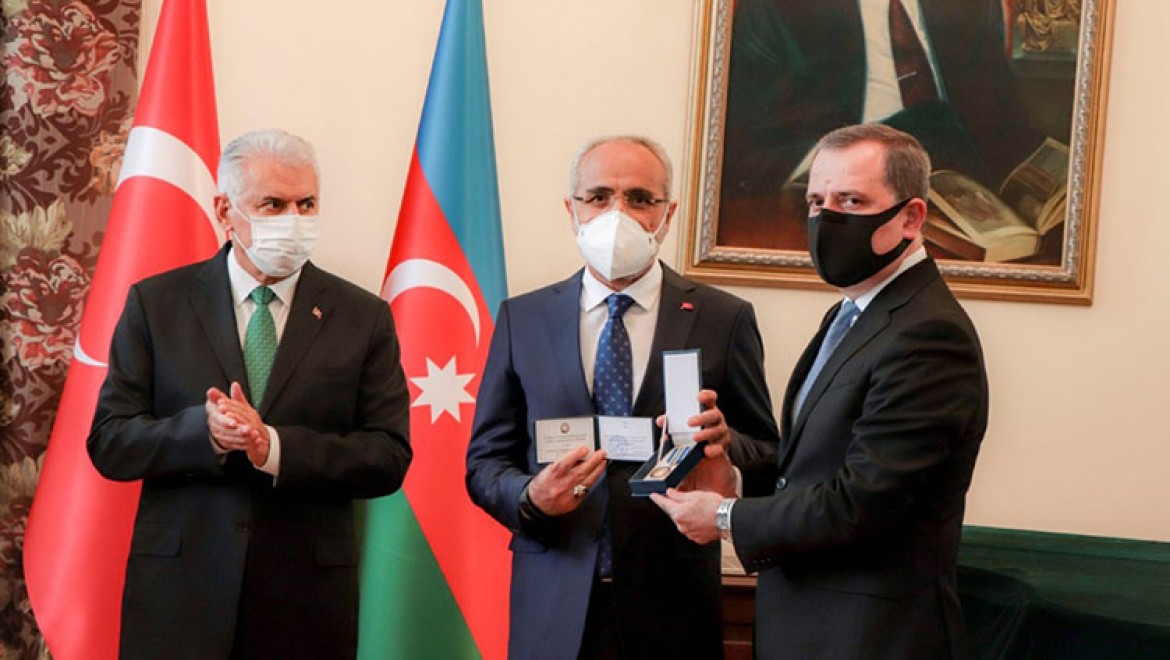 Cumhurbaşkanı Başdanışmanı Yalçın Topçu'ya Azerbaycan Cumhuriyeti Hatıra Madalyası takdim edildi